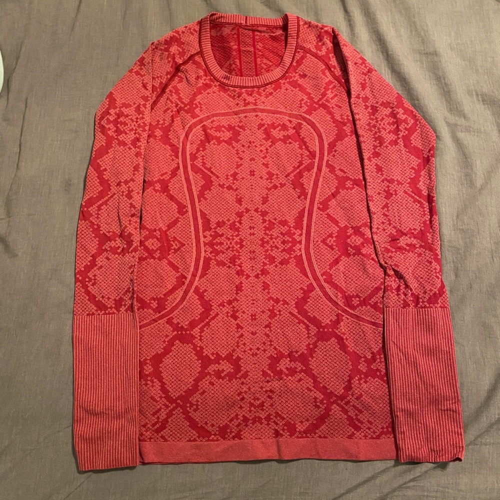 Lululemon size 8 LS top